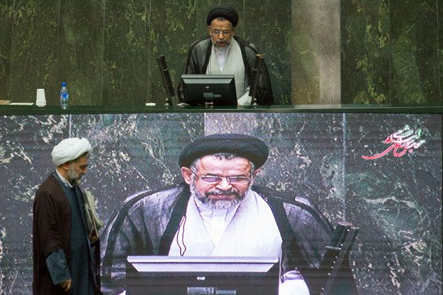 با احضار، بازداشت و زندانی کردن فعالان مدنی مخالفم