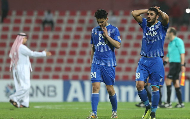 استقلال، غرق در مشکلات