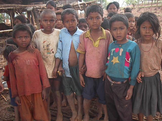 کاسبی یتیم‌خانه‌ها با اجاره کودکان در کشورهای فقیر