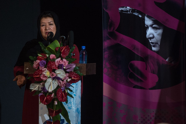 پوران درخشنده: اگر آموزش جدی گرفته نشود، دیگر سقفی وجود نخواهد داشت