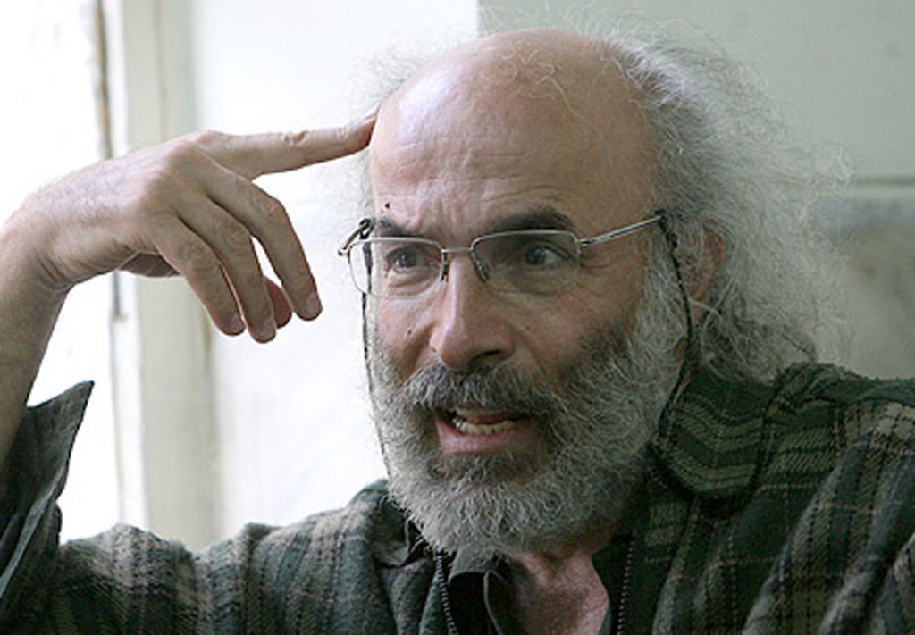 کیانوش عیاری:آب خوش از گلویم پایین نرفته است