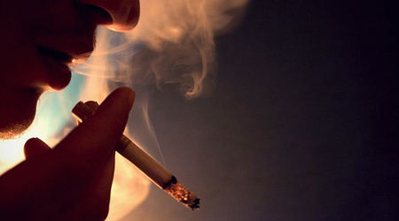 سالانه ۵۰ هزار ایرانی با مصرف سیگار می‌میرند