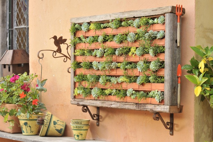 نمونه‌هایی از باغچه‌های دیواری برای آپارتمان‌های کوچک