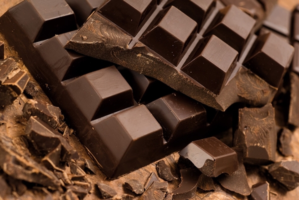 شکلات تلخ چه فایده‌ها و ضررهایی دارد؟