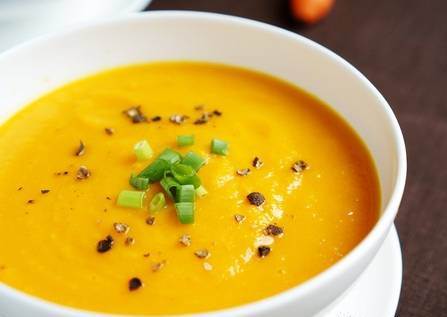 آشپزی / دستور پخت سوپ تره فرنگی به‌عنوان پیش غذایی برای فصل پاییز