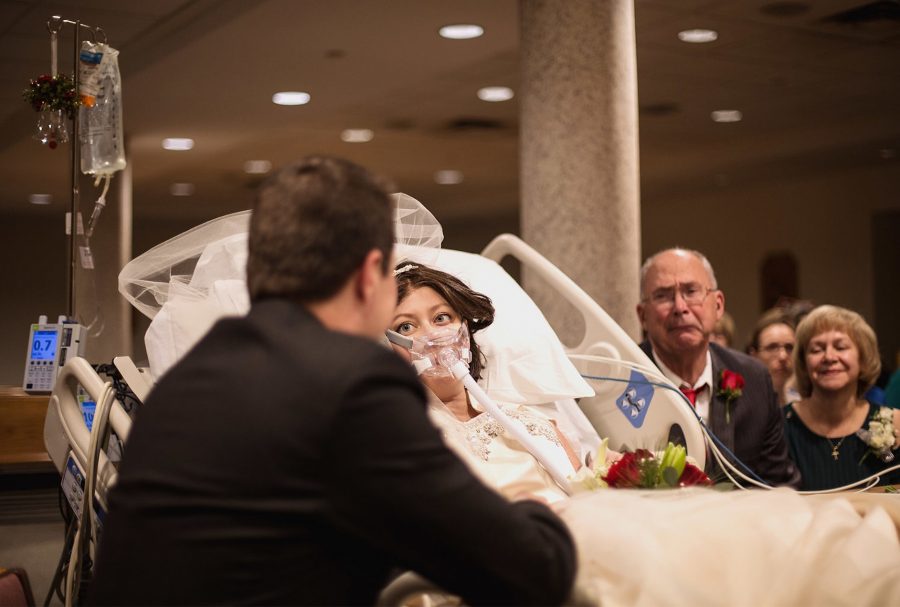 عروس سرطانی 18 ساعت بعد از ازدواج در آغوش داماد مرد+ گزارش تصویری