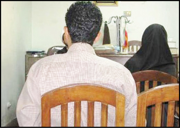 زنم با دوستم رابطه دارد