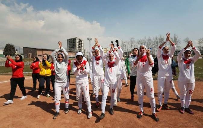 عکس‌های جالب و گزارش خواندنی از مسابقه تیم ملی فوتبال زنان