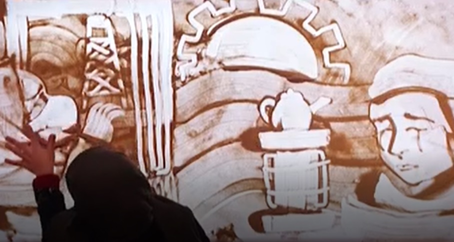 نقاشی روی شن توسط فاطمه عبادی در قسمت بیستم برنامه عصر جدید 14 فروردین