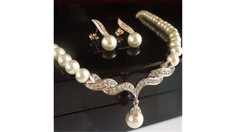 راهنمای کامل خرید بهترین و شیک‌ترین گردنبند برای دختران