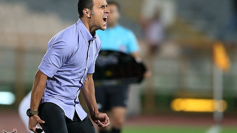 علی کریمی خطاب به تاج: به جای ممنوعیت باشگاه‌ها، بگو پول تبلیغات چی شد!