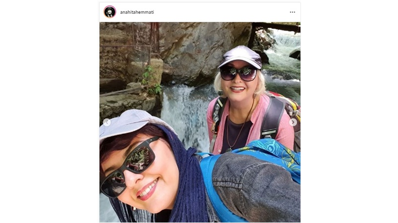 آناهیتا همتی روز جهانی پدر را به مادرش تبریک گفت