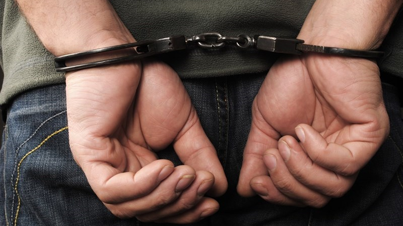 بازداشت شوهرفراری در ماشین لاکچری