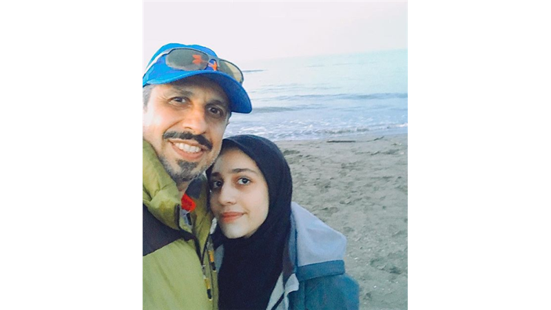 عکسی از جواد رضویان و دخترش کنار دریا