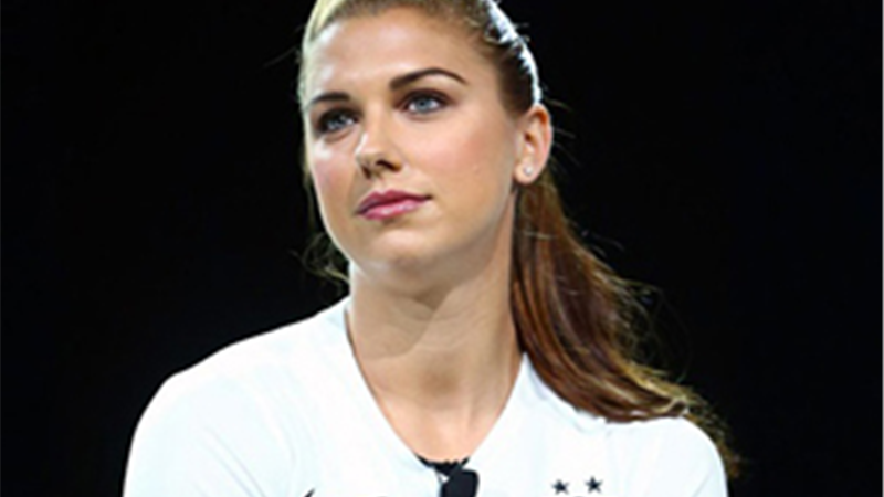 ستاره فوتبال زنان اعلام جنگ کرد