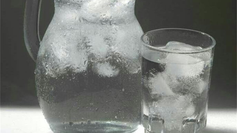 نظر ابوعلی سینا درباره نوشیدن آب یخ