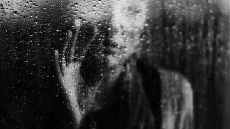 دختر جوان قربانی پسران شیطانی