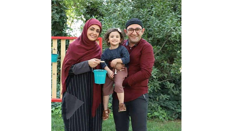 هدایت هاشمی یا همان اوس موسی همراه همسر و فرزندش