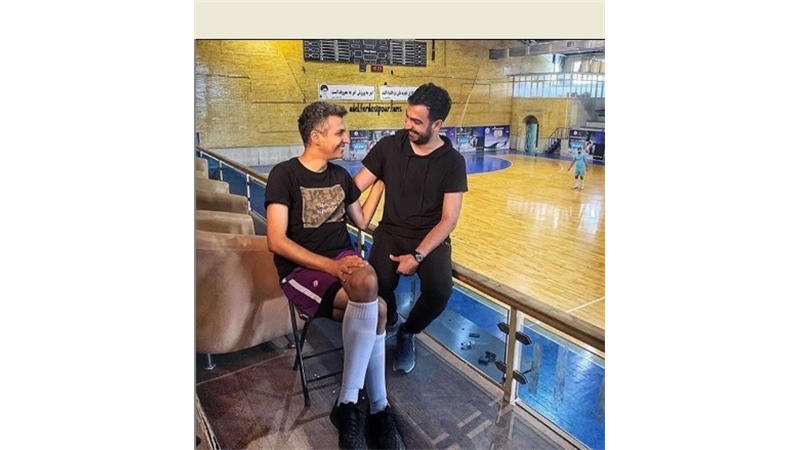 عکسی از عادل فردوسی پور و برادرش