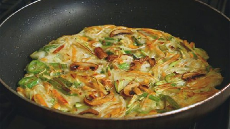آشپزی/ دستور پخت پنکیک سبزیجات به‌عنوان غذایی با طعم متفاوت