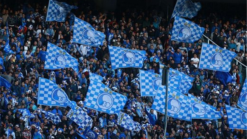 خشم هواداران استقلال علیه مسئولان؛میلیچ در صدر اعتراضات