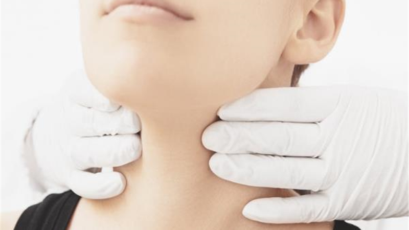 علائم و نشانه‌های کم کاری و پرکاری تیروئید چیست