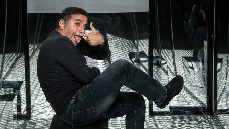 کارگردان نمایش مکعب: برای تئوری ذهنی‌ام هزینه کردم