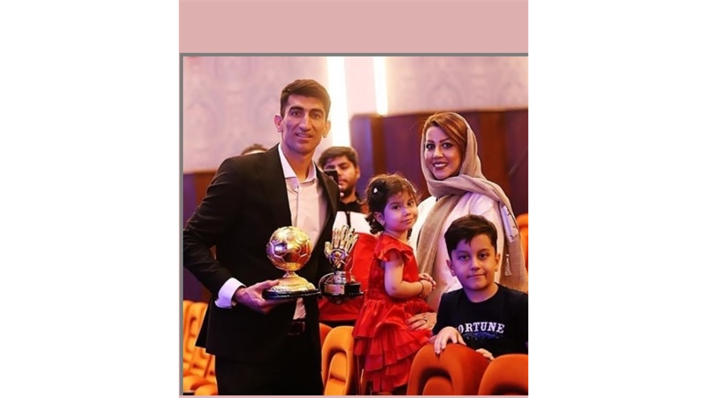 عکسی از علیرضا بیرانوند در کنار همسر و فرزندانش