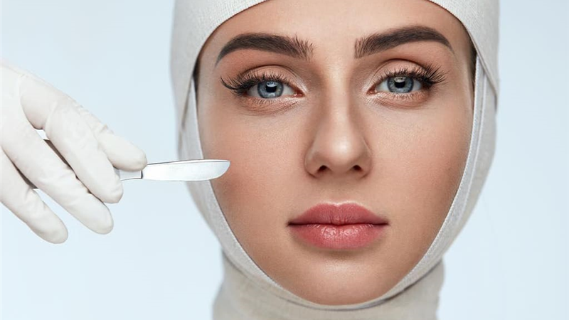 چرا بعضی‌ها هیچ وقت از چهره و اندام‌شان راضی نیستند و خود را زشت می‌دانند