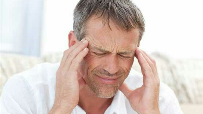 18 نشانه ای که خبر از ابتلای شما به میگرن می‌دهد