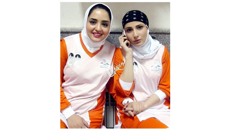 عکس فوتبالی نرگس محمدی و سمیرا حسن پور