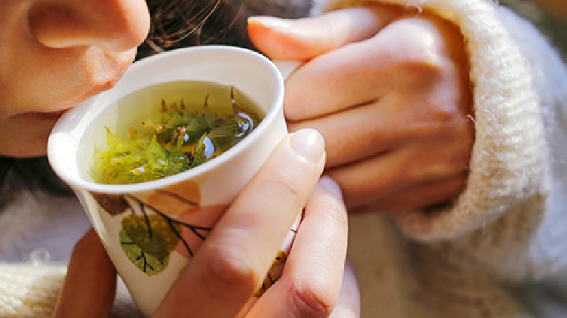 طب سنتی/ برای درمان گلودرد چه دمنوش‌هایی بخوریم