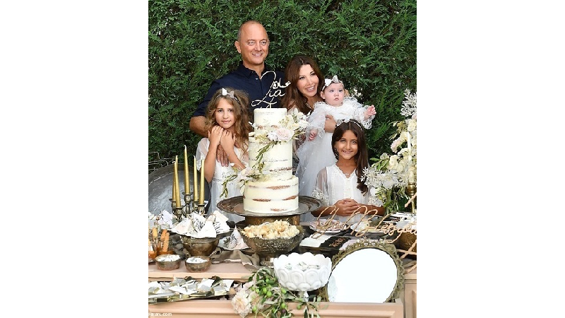 عکسی خانوادگی از نانسی عجرم همراه شوهر و فرزندانش