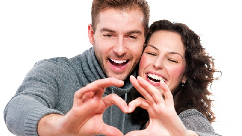 چگونه در جمع با همسرمان رفتار کنیم که شایسته باشد