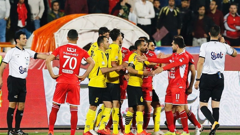 پرسپولیس چرا به سپاهان باخت: چیدمان غلط و تعویض‌های اشتباه