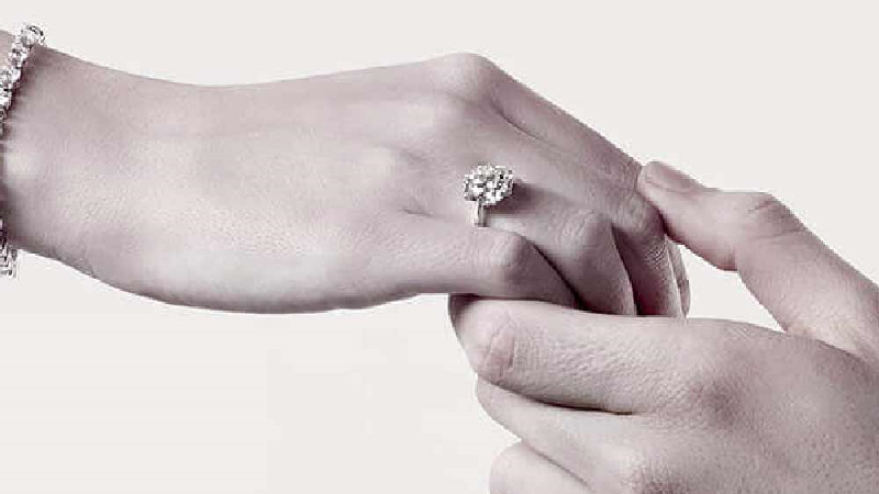 چه زمانی باید نامزدی را به هم زد