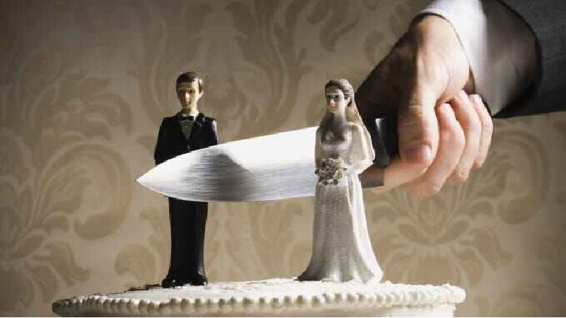 طلاق به‌خاطر مقایسه زن با دختران فامیل