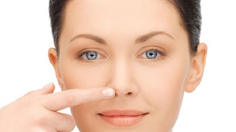 کدام روش زیبایی بینی کم خطرتر است ؛جراحی یا تزریق ژل؟