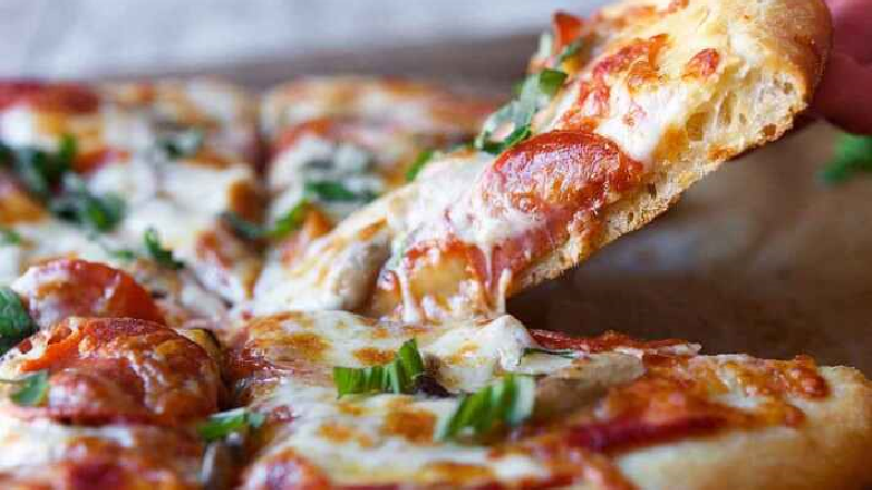 پیتزای خانگی؛ دستور کامل پخت و تمام فوت‌ و فن هایی که دانستن آنها ضروری است