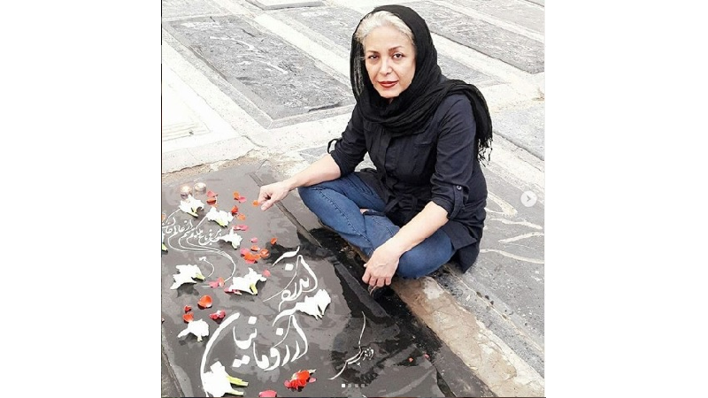 رسم عاشقی توسط خانم بازیگر