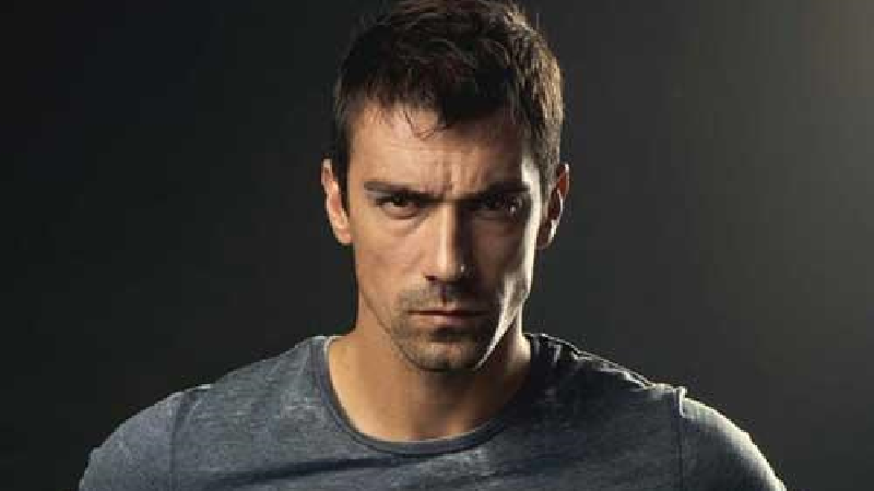 بیوگرافی کامل ابراهیم چلیکول بازیگر  ترکیه ای سریال مست عشق