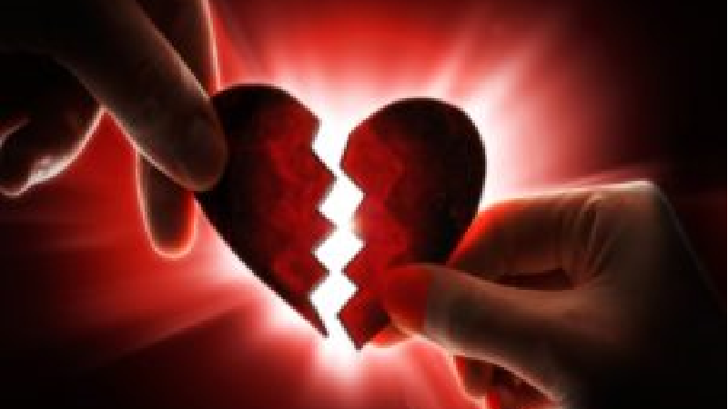 زن عاشق در خانه وحشت