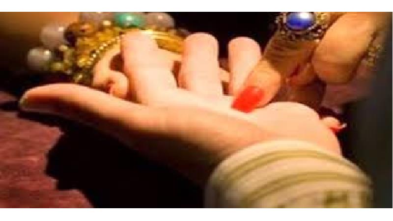 ادعای بخت گشایی با دادن طلا به اجنه