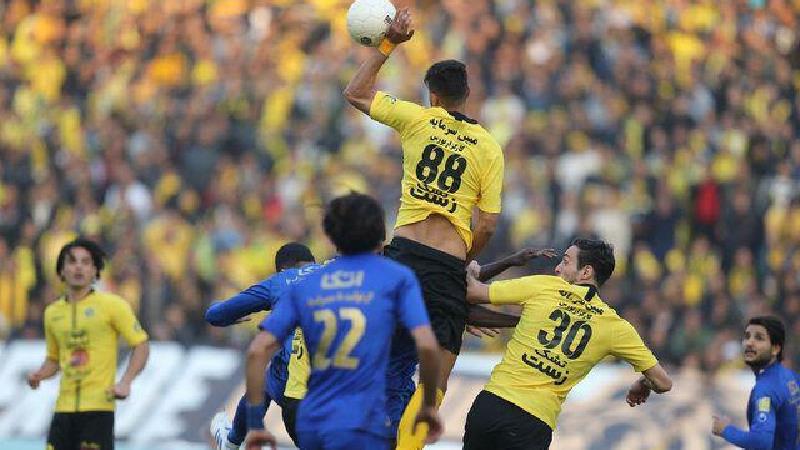 ماجرای  پنالتی دیده نشده استقلال و سکوت استنلی کی‌روش