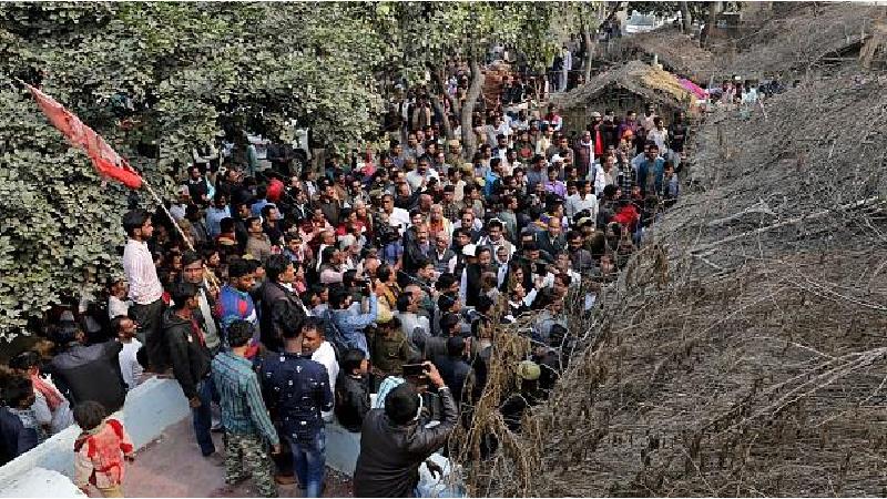 زن هندی قربانی تجاوز گروهی را به آتش کشیدند