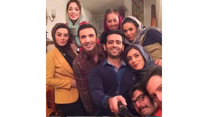 جمع سلبریتی‌ها 5 سال پیش؛ سحر قریشی، امیرحسین آرمان و محمدرضا فروتن در پشت صحنه یک فیلم