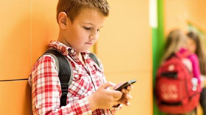 برای بچه‌ها از چه سنی گوشی هوشمند موبایل بخریم