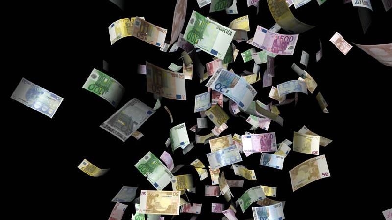 باران پول در بزرگراه؛ سارق بانک دست به کار عجیبی زد