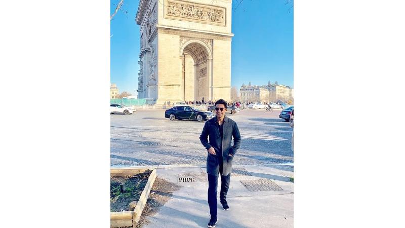 عکسی از پاریس‌گردی فرهاد مجیدی