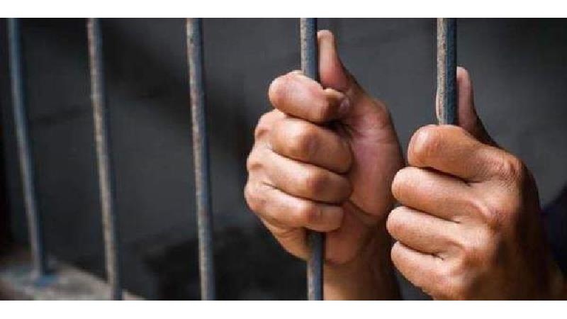 آزار دختر جوان با تهدید عکس خصوصی